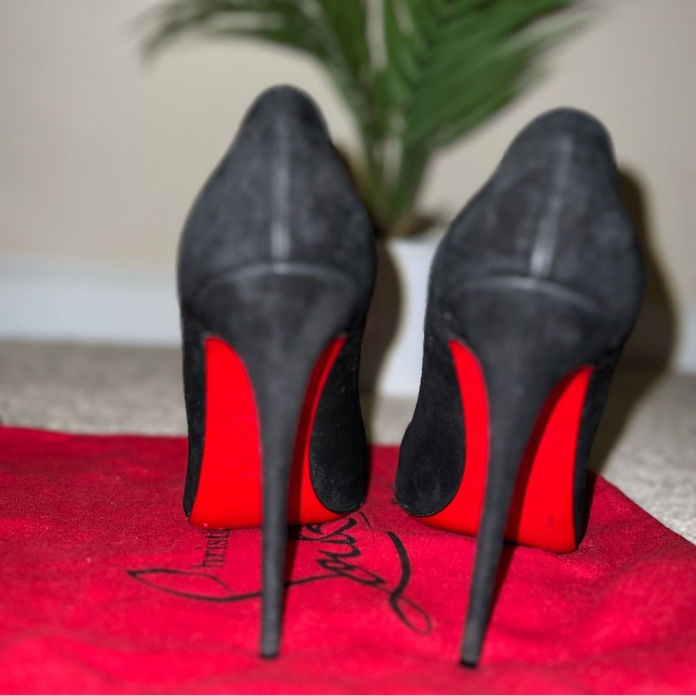 Christian louboutin black suede so Kate